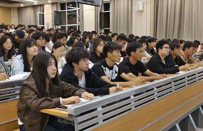 青春心向党 服务践初心——兰州文理学院开展“每月一学”主题学习活动